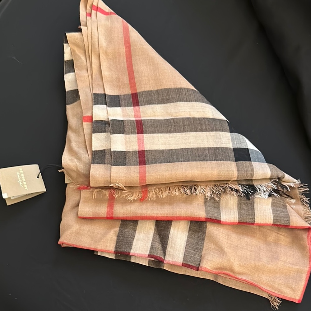 Burberry Beige Checkered Scarf Authentic ✨